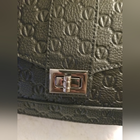 🎀VALENTINO by MARIO VALENTINO Adrienne Logo Leather crossbody bag. Color:Black⚘ - Picture 12 of 16